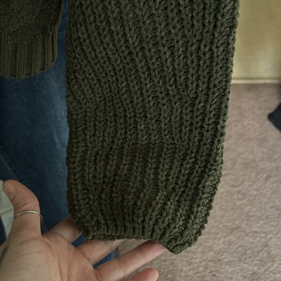 NWT Green Knit Sweater ,Cardigan Size M - Picture 11 of 11